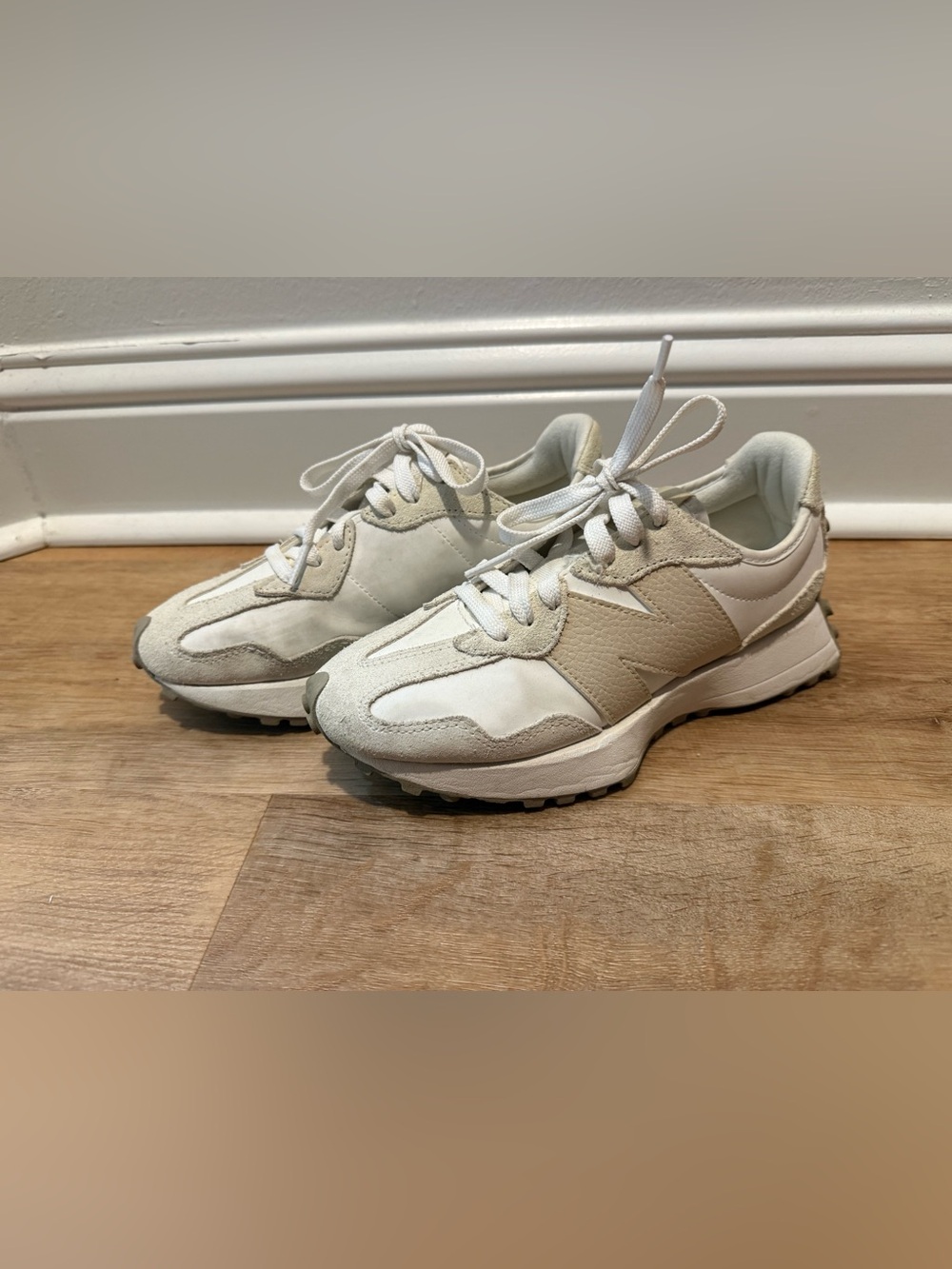New Balance Women's Cream/White Retro Runner Sneakers